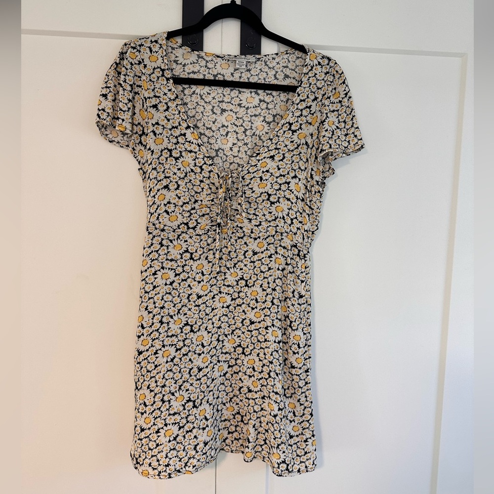American Eagle Short Sleeve Cinch Front Daisy Mini Dress